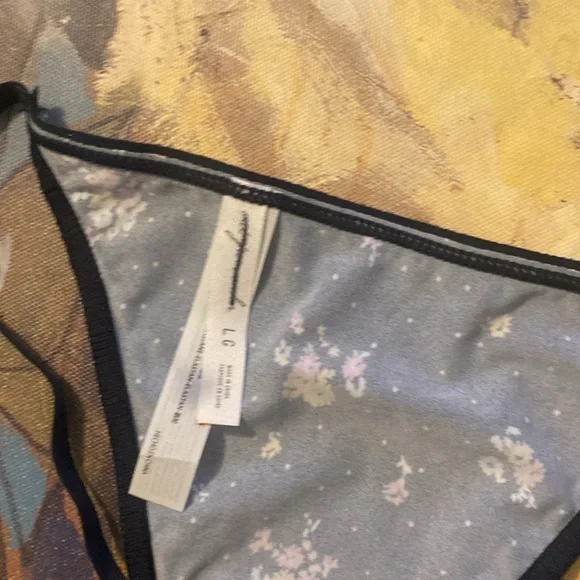 G String - Picture 3 of 4